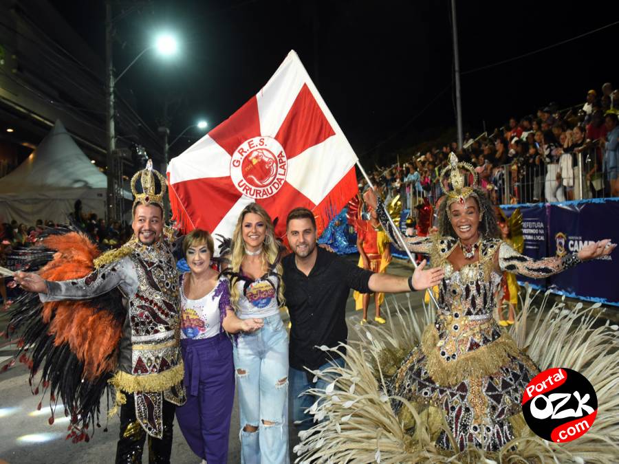 Ururau Da Lapa E On A No Samba Sacodem A Arquibancada No Desfile Dos